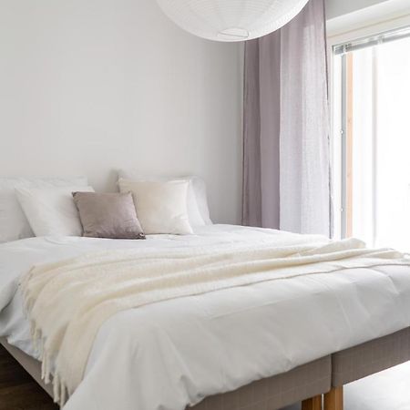 Appartement Iso Aurinkoinen Parveke Ja Hyvaet Yhteydet à Helsinki Extérieur photo